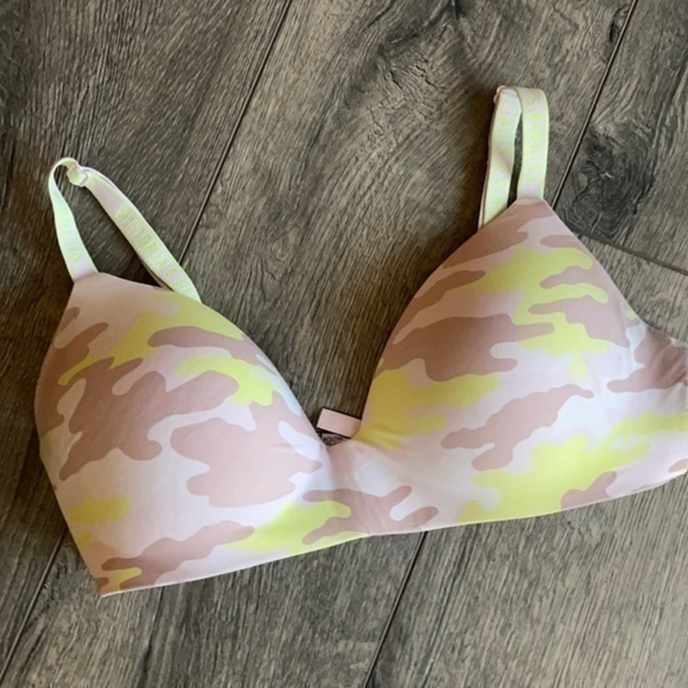 Victoria’s Secret bra light colored camouflage size 36D bra